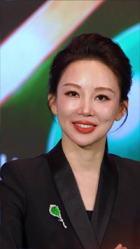 如果台球女王潘晓婷进娱乐圈拍戏，颜值和气质都是排名靠前的存在！