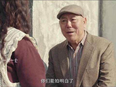 大爷自称尹天仇原型，出示合影要4000元片酬