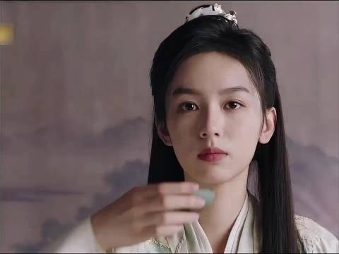 女子故意装傻装瞎，竟多次化险为夷