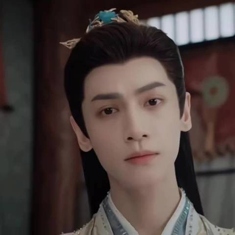 临场反应太绝了，随口接的台词自然不生硬，一下子就让角色鲜活起来