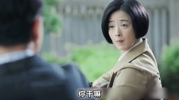 女人第一次请客吃饭,直接拎着一把枪,还配上了五发子弹