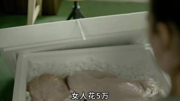女人买了一个机器人,因为太完美被嫌弃