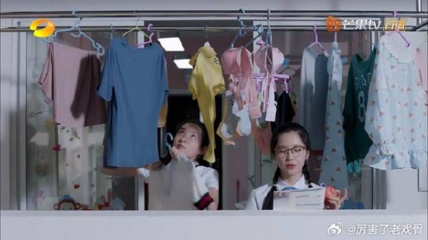 女生宿舍鸡毛蒜皮也能吵翻天 妙妙当和事佬,集体生活充满磨合