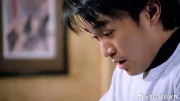 《逃学威龙》 周星驰被追捕,反手掏出神秘武器
