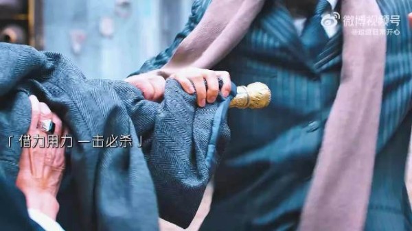 以为碰瓷？碰一下腰子没了？！这老头身份揭晓我傻了！