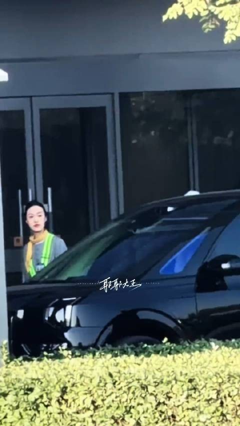 刘耀文连帽卫衣造型清爽男高感，期待宇闪2见面