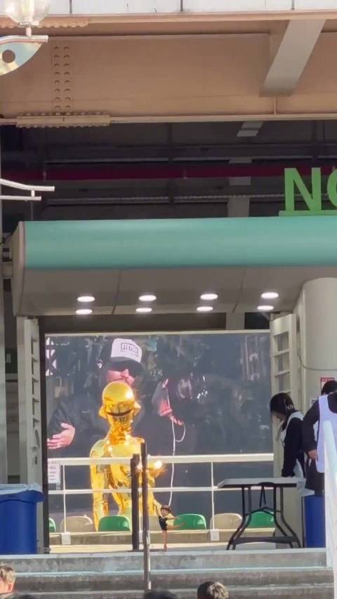 啊啊啊啊,看到了Jennie去盆栽哥演唱会当嘉宾的彩排路透!