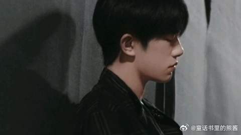 易烊千玺可以又帅又可爱，你见过这样的他吗？