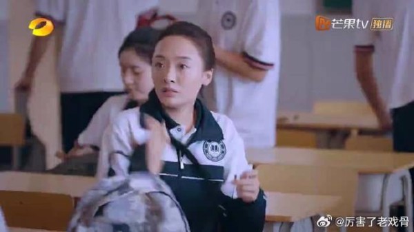 唐灿卸下乖巧的模样 浓妆、成熟穿搭,被姐妹花发现简直社死现场