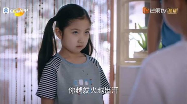 以家人之名：尖尖恶狠狠盯着子秋，子秋讲道理原谅她，李爸被可爱到上手捏脸