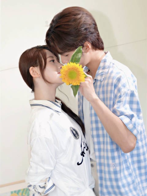 向日葵会永远朝向小太阳，小太阳也永远照耀着向日葵
