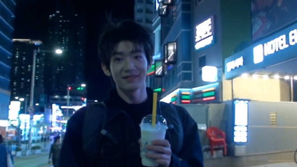李子禾发布吴俊霆釜山行幕后vlog,记录电影节与日常