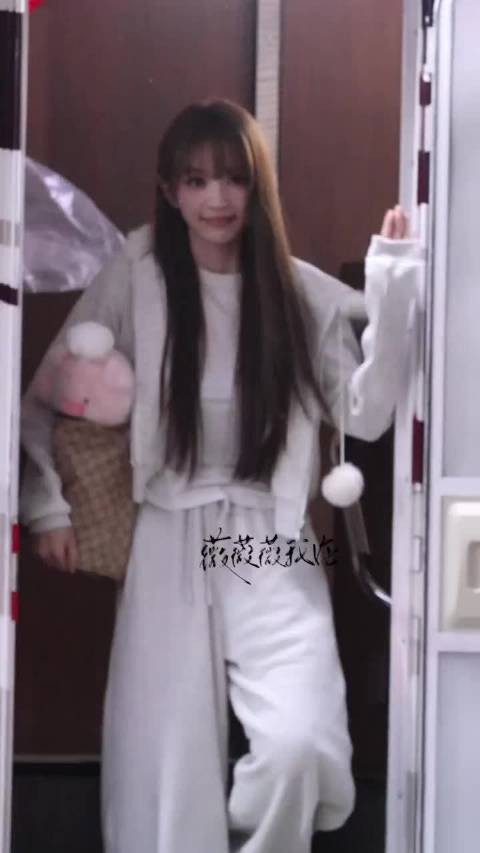 田曦薇看见粉丝就这个宠不再依赖细微算长大吗？