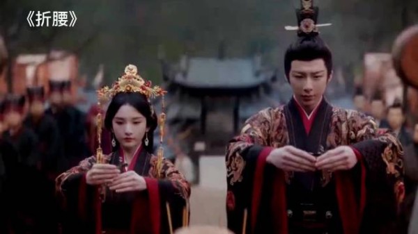 折腰:曾经的婚礼没有爱情,如今两人同心同德,祭祀大典就当重办