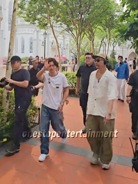 难怪小周说新加坡是最接近主场像家一样的分站啦,瞧瞧这人气,这氛围!