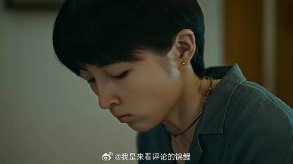 弟弟拿球砸伤同学 他竟然嘴硬还不认错，姐姐气炸发飙