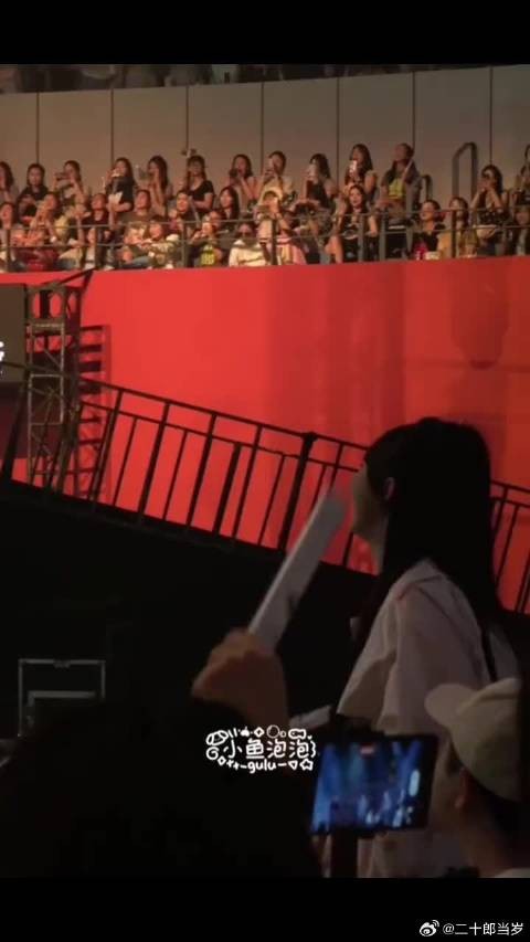 哈哈哈哈脑海里立马浮现那句“擀面杖在我手里”,何浩楠姐姐的血脉压制