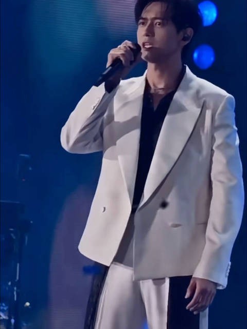 李现鸟巢演唱会观众沸腾,惊呼声不断