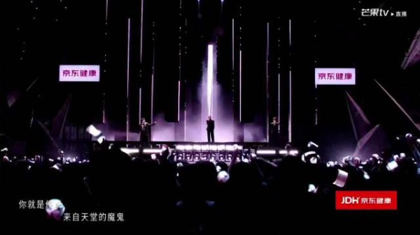 王赫野骑背为邵子恒按摩，询问采耳拔罐项目