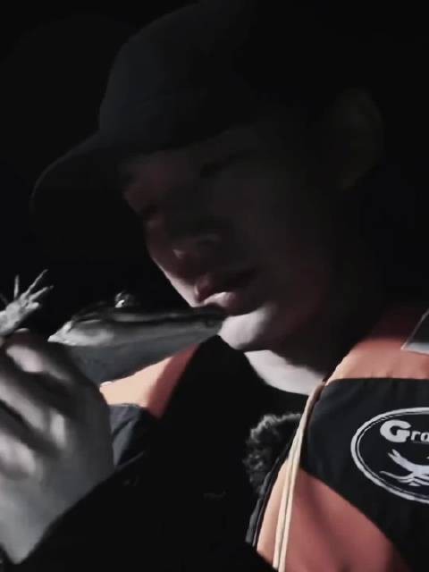 花少8夜游亚马孙雨林寻找鳄鱼这一段,林依晨拍的邓为绝了!