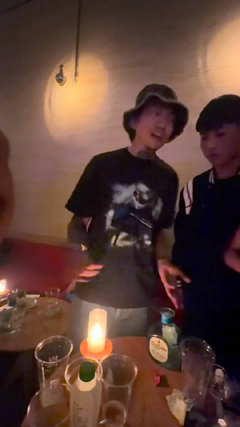马思唯看社会摇网红流水演出 上那儿找又看马思唯又看流水的人