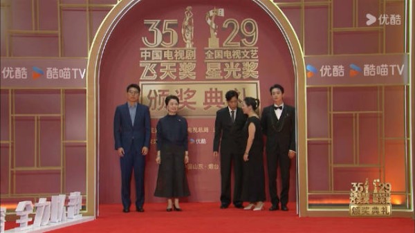 这个于和伟走路都一瘸一拐的了,还是没忘记让C