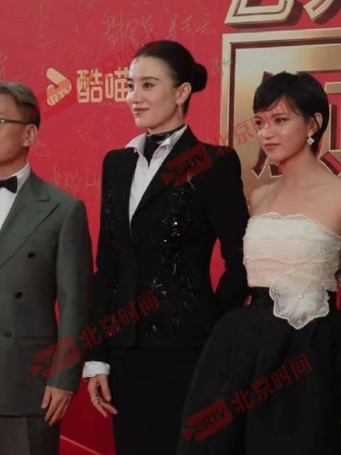 宋佳凭张桂梅一角集齐三大奖项