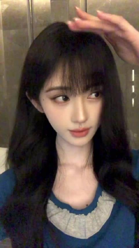 鞠婧祎突然出现萌我一大跳 伟大的猫塑!就是一只小猫咪啊~鞠婧祎摸刘海