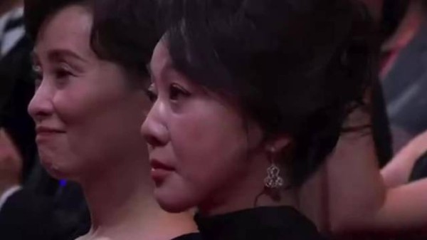 宋佳获飞天视后，闫妮台下含泪，三大奖颗粒无收，全网意难平