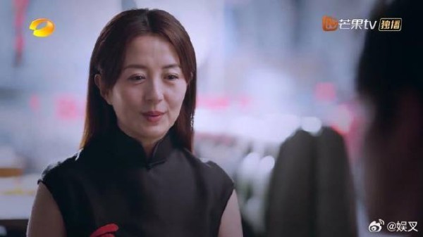 见到母亲的凌霄内心复杂,凌霄十分冷漠,态度冷淡