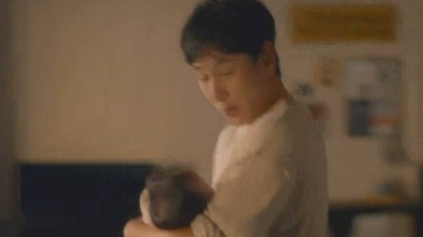 女人猛然发现刚满月的女儿,竟被丈夫炖煮在铁锅里