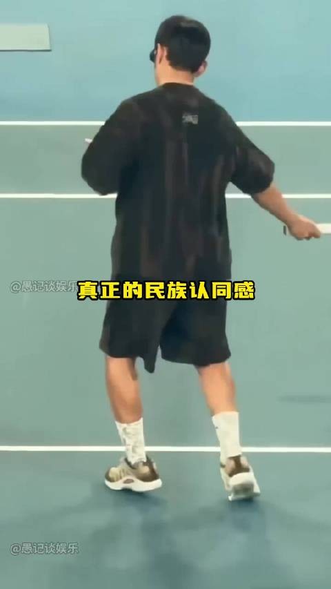 不表演不讨好！两场国际赛事细节，周杰伦一直在堂堂正正做中国人