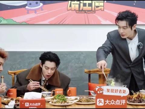 搂肩是兄弟，搂腰是另外的价钱