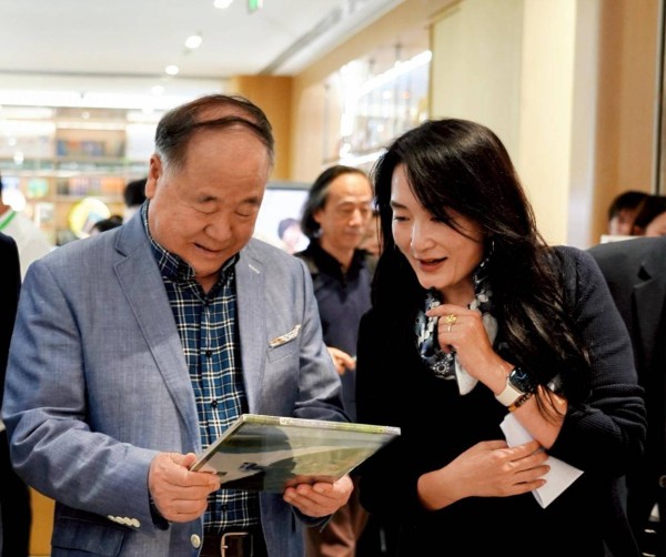 莫言做客句象书店,谈经典重读与儿童阅读