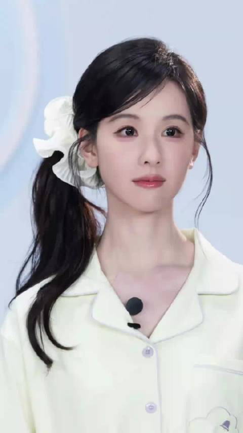 才发现艺人的名字好听到比本人还出圈