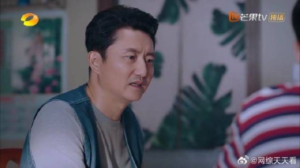 子秋万般无奈,决定出国留学,李爸万般不舍