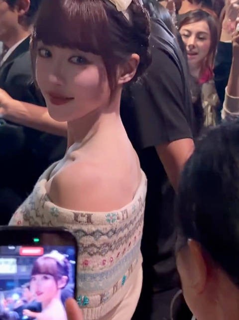 omg胡连馨美的像瓷娃娃!
