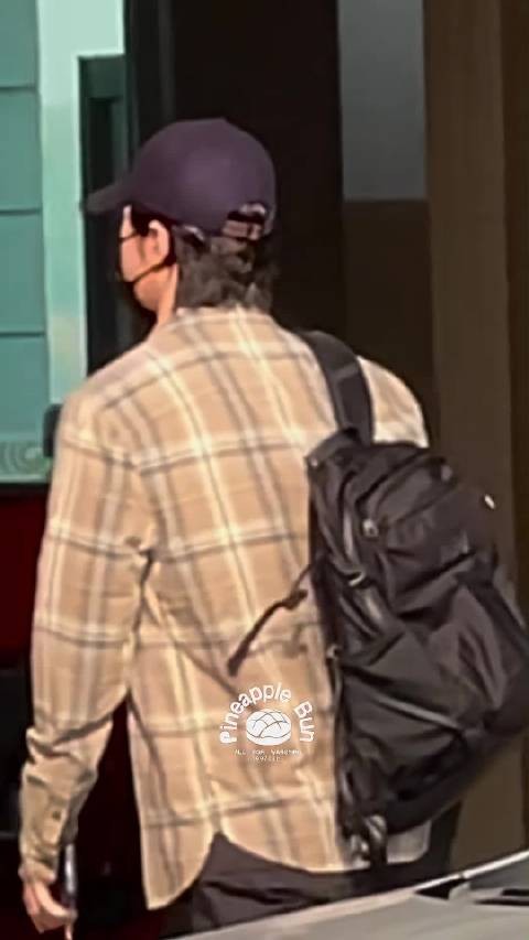 王一博北京出发马来西亚机场路透 一博起落平安,85号赛道平安