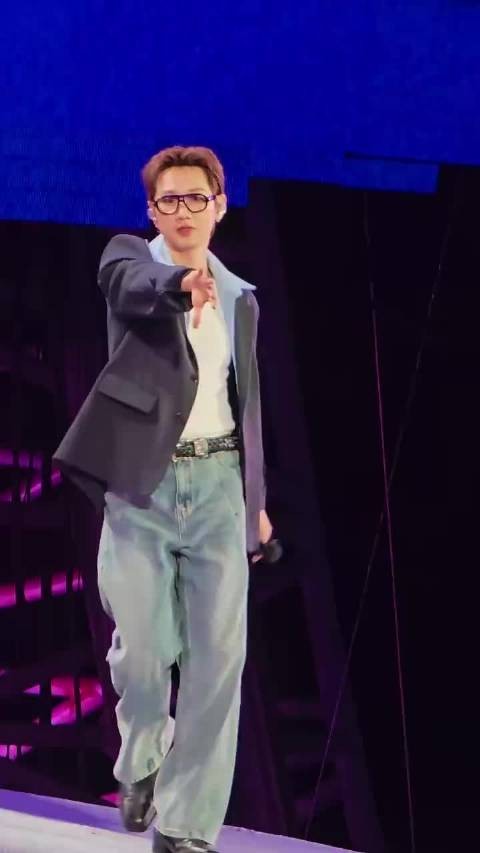 汪苏泷罗曼城演唱会化身巨型加湿器，沉浸式听歌补水
