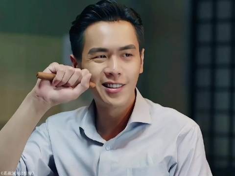 小混混被训练成特工,第一次做任务差点暴露