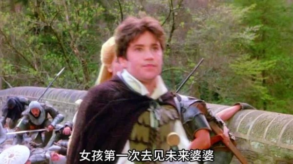 女人第1次去见未来婆婆,婆婆就送了一条沾满剧毒的项链