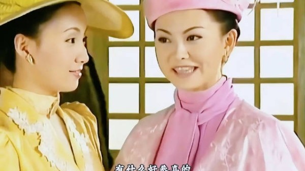 谁能想到,李湘和陶红两大美人早年演的民国双妹,民国洋装造型好有韵