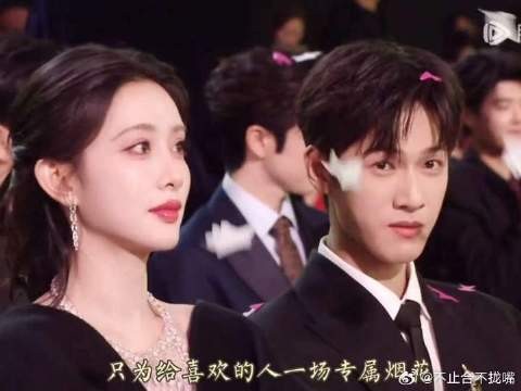 彩带承载了一个女孩满满的爱意
