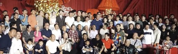 相声演员办婚礼摆50桌北京曲艺界几乎全员到场5代相声人罕见同框