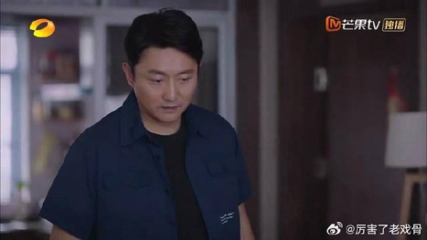 小情侣打闹，被岳父撞破，场面一度尴尬