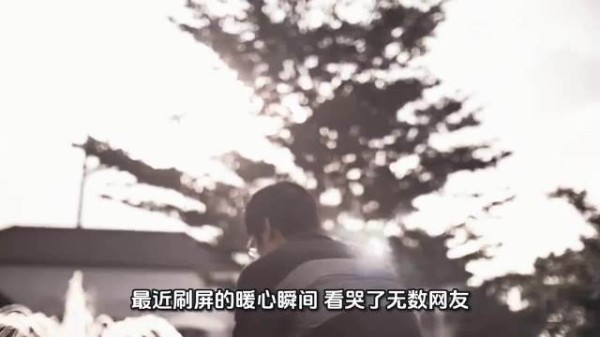 看到女儿送车爸爸第一反应这段直接泪目了,老爷子嘴上说浪费钱手都在抖啊