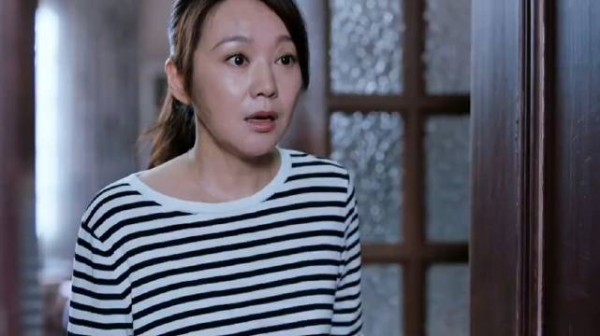 上一秒还像冤家处处较劲,下一秒就成好姐妹了