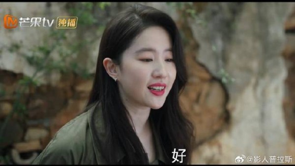 谢之遥盯着弟弟的发型 满脸无奈又好笑,开口训斥他的奇怪造型!