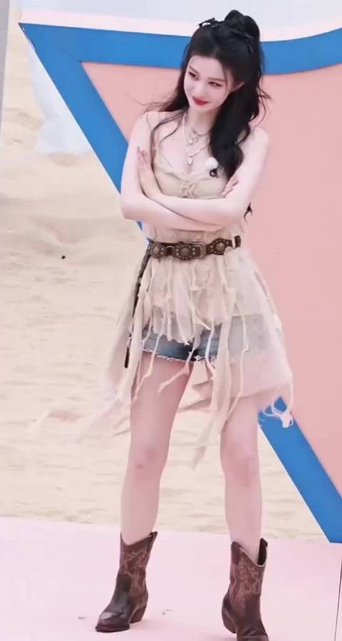 王楚然跳舞这段儿也太美萌了吧，身材比例好好！