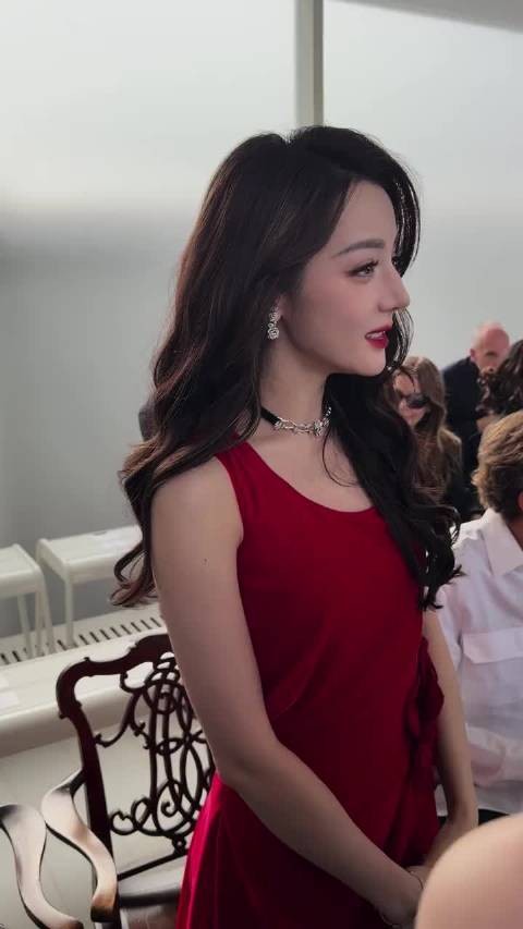 迪丽热巴全身都是天赋，美貌被赞神级